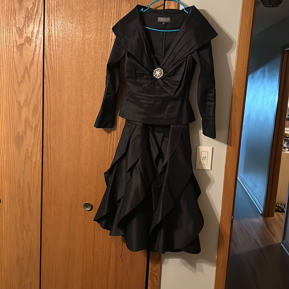 Size 10 but stretchy two piece dress. The skirt is mermaid with layers